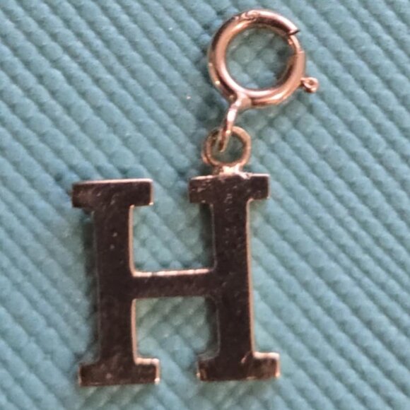 Detachable letter pendant - Letter H - Picture 7 of 14